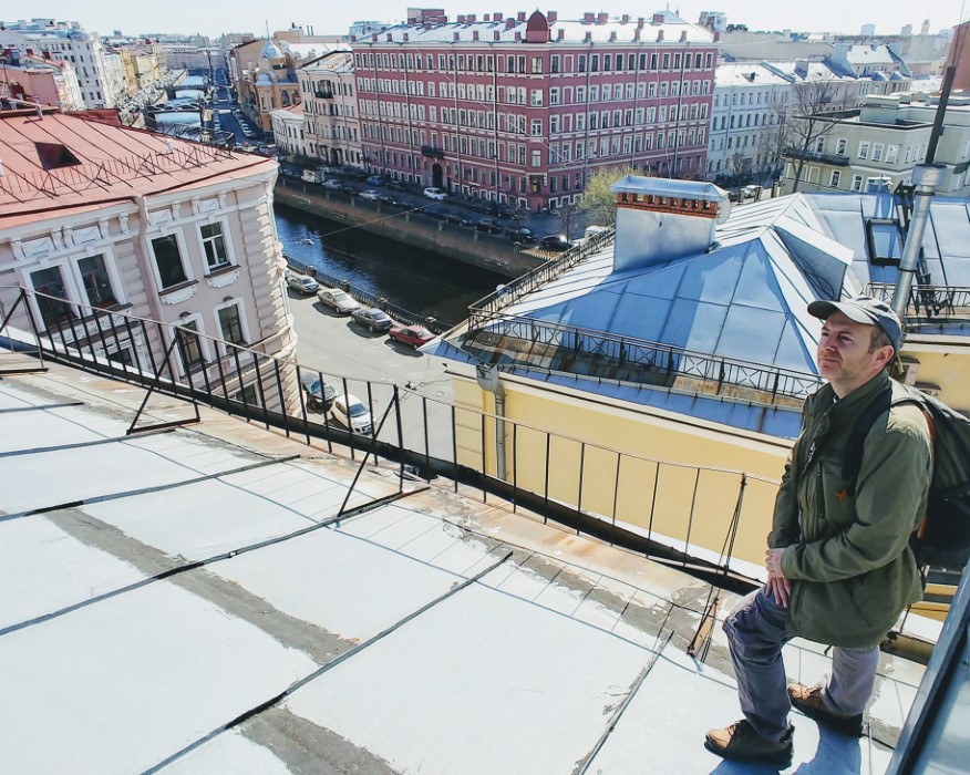 Питер стоит ли. Экскурсия по питерскимкрвшам. Экскурсия по питерским крышам. Экскурсия на крышу. Прогулка по питерским крышам.