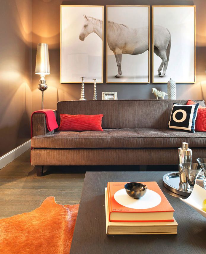 модульная картина с изображением лошади в дизайне гостиной