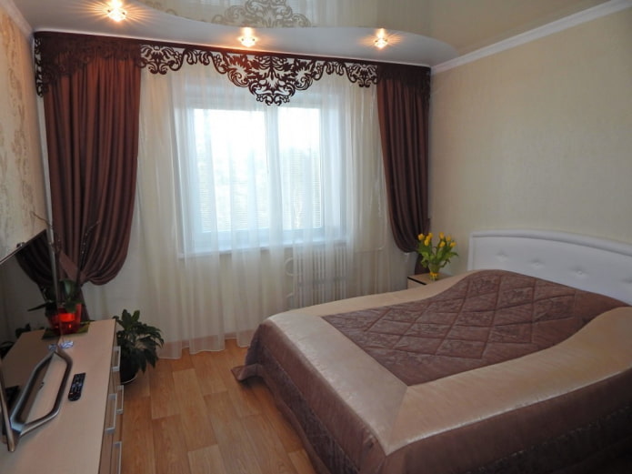 фигурный ламбрекен в интерьере спальни фигурный ламбрекен в интерьере спальни