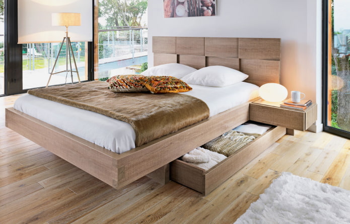 деревянная кровать с ящиками в интерьере