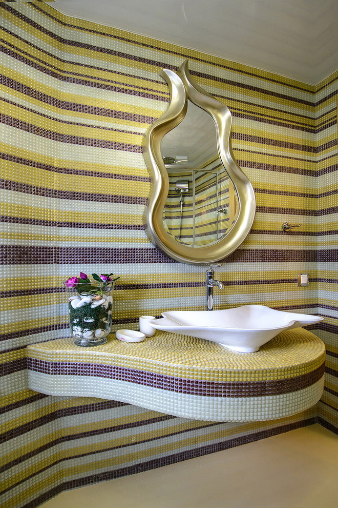 мозаика на столешнице в интерьере ванной
