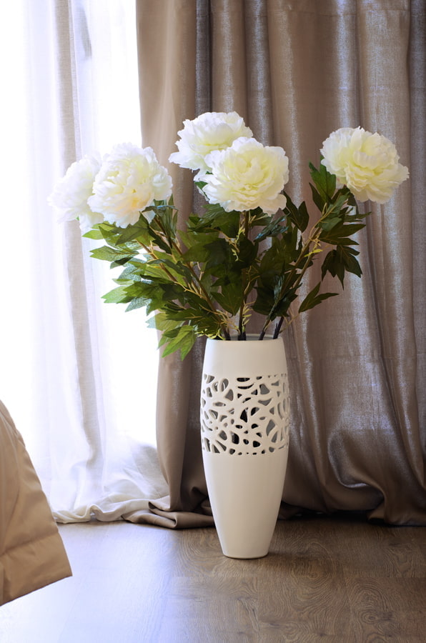 Ажурная ваза с цветами