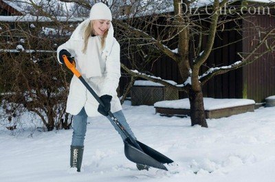 Снегоуборочная лопата с высокими бортами