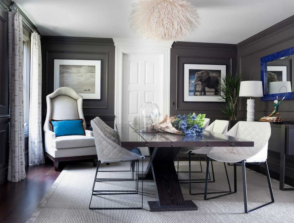 Светлая мебель в гостиной с серыми стенами