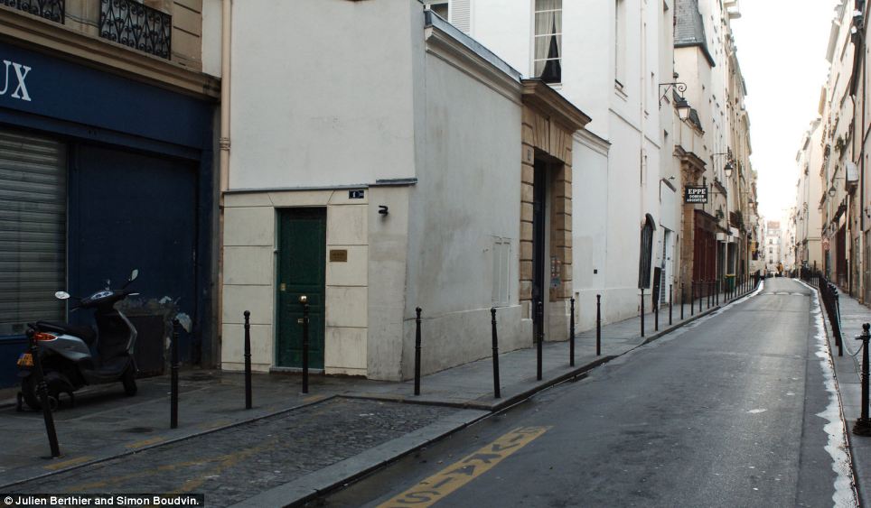 Secret doorway? Also in the French capital, on Rue du Temple and Rue Chapon in the Marais, is a facade that looks like a secret passageway to the Paris metro, but is in fact an artist¿s trompe l¿oeil