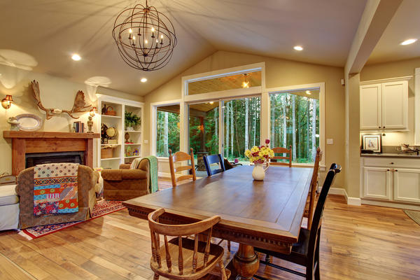 Для загородного дома существует принципиальная логическая схема планировки внутренних помещений