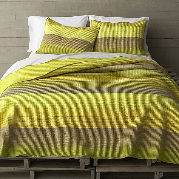 Жёлто-зелёный дизайн полосатых постельных принадлежностей